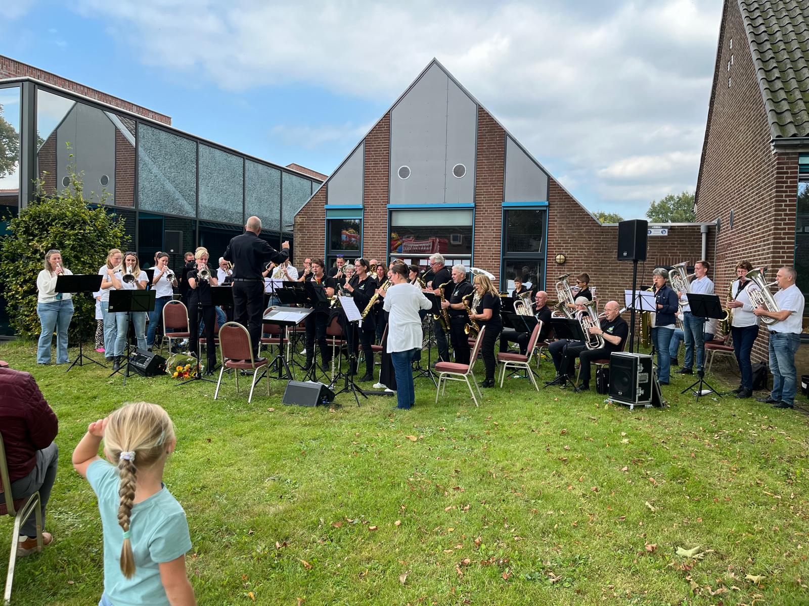 Vlijt en Volharding luisterde kermisconcert Middelaar op (15 september 2024)